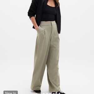 Athleta Pinnacle High Rise Trousers size 8 in Willow